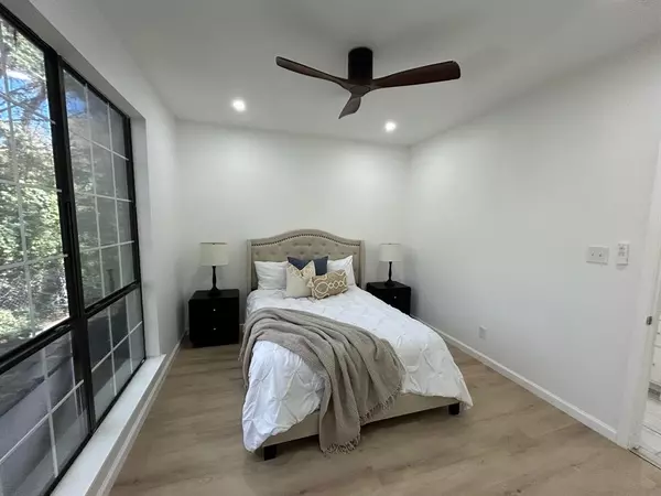 Dallas, TX 75240,8545 Midpark Road #9