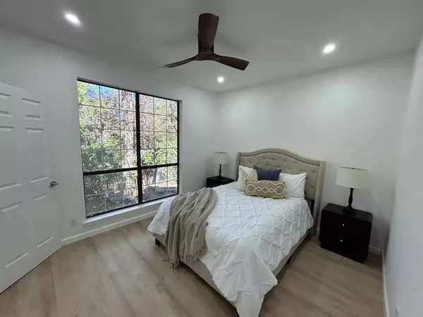 Dallas, TX 75240,8545 Midpark Road #9