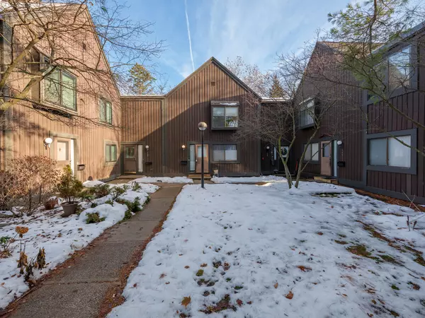 Kalamazoo, MI 49006,107 Inverness CT