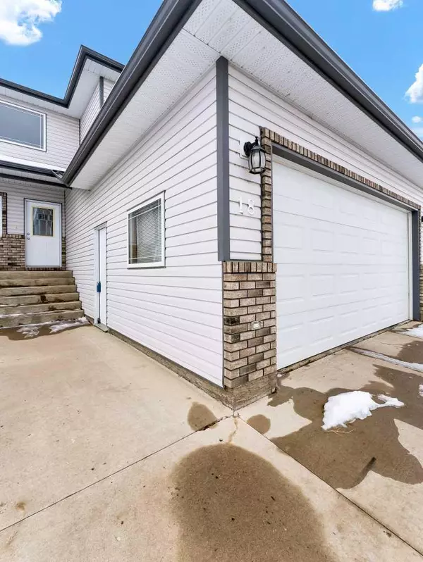 Medicine Hat, AB T1B 0A9,18 Vista Close SE