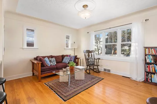 Calgary, AB T2E 1P4,421 19 AVE NE