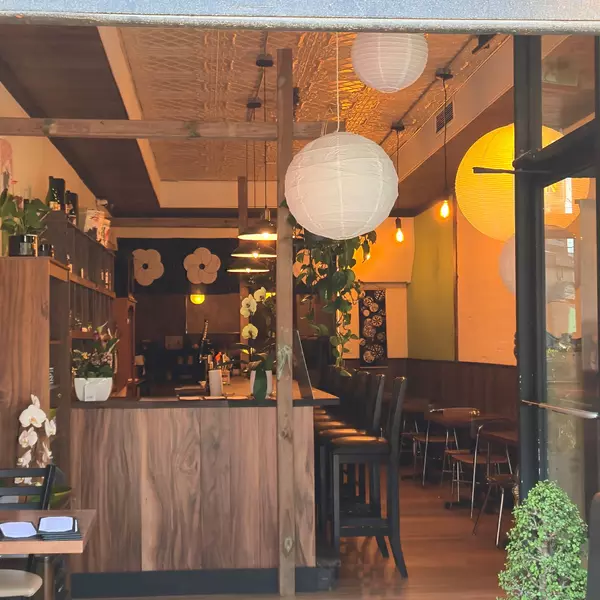 Toronto C01, ON M6G 1B4,598 College ST S