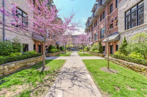 Toronto C02, ON M6G 0A3,1145 Ossington AVE #12