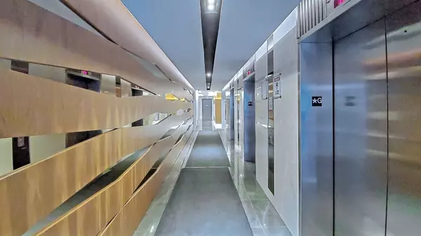 Toronto C01, ON M5V 0N1,17 bathurst ST #615