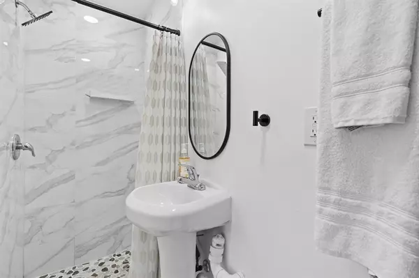 Fort Lauderdale, FL 33301,615 SE 11th Ave