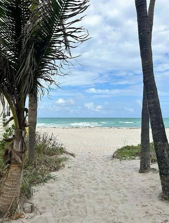 347 Elm St, Hollywood, FL 33019