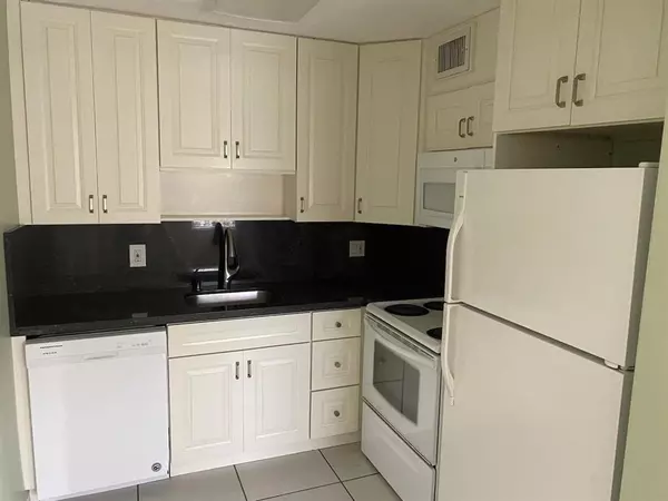 Davie, FL 33314,4169 SW 67th Ave #205