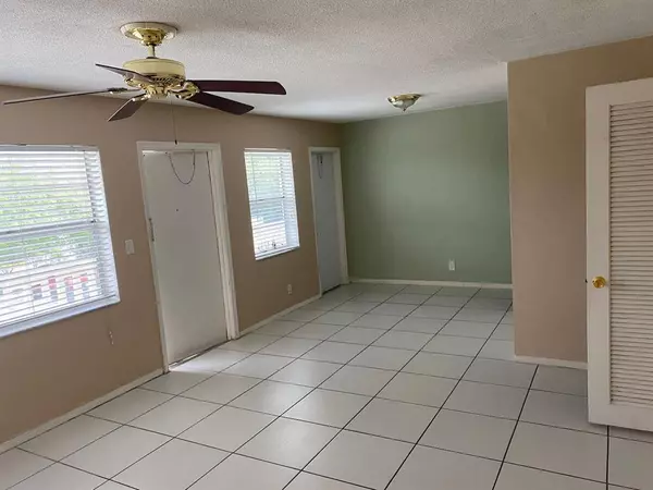 Davie, FL 33314,4169 SW 67th Ave #205