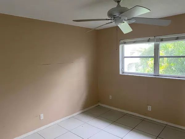 Davie, FL 33314,4169 SW 67th Ave #205