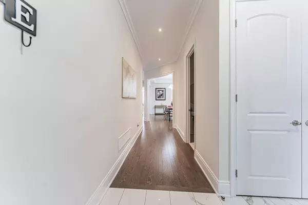 Vaughan, ON L0J 1C0,61 Ross Vennare CRES