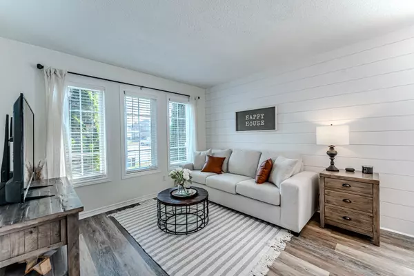 Barrie, ON L4M 7J1,14 Regina RD