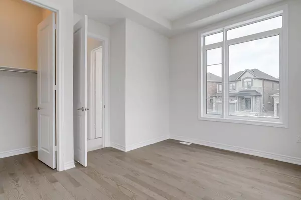 Milton, ON L9T 7E7,883 Plum PL