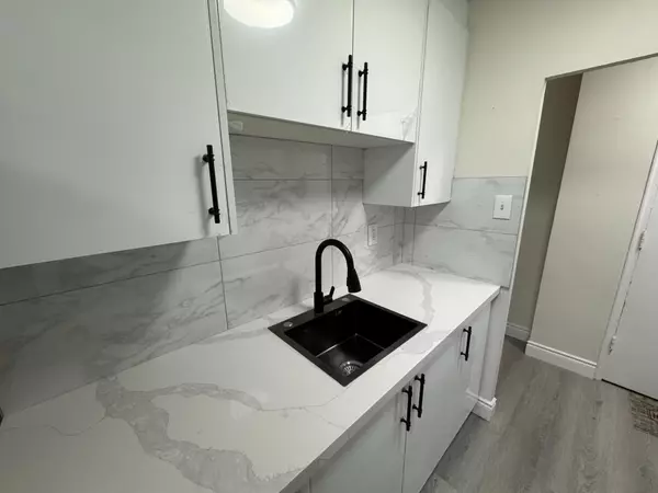 London East, ON N5W 2S1,1830 Dumont ST #206