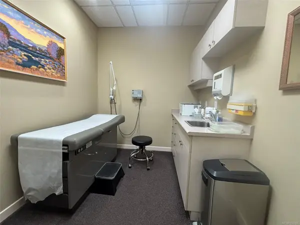 Victoria, BC V8R 6T9,3066 Shelbourne St #145