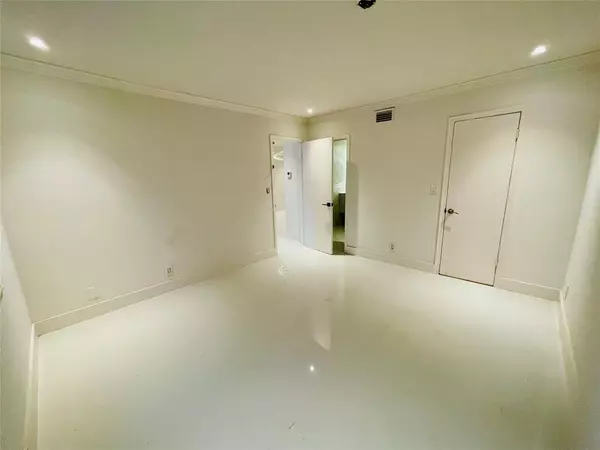 Fort Lauderdale, FL 33309,3125 Oakland Shores Dr #203