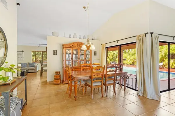 Hialeah, FL 33015,18910 W Oakmont