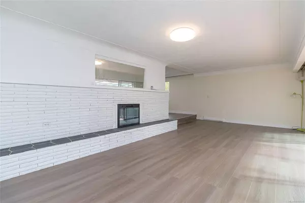 Saanich, BC V8X 1Y7,3933 Saanich Rd