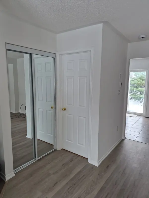 Barrie, ON L4N 6N7,3 PEARTREE CT