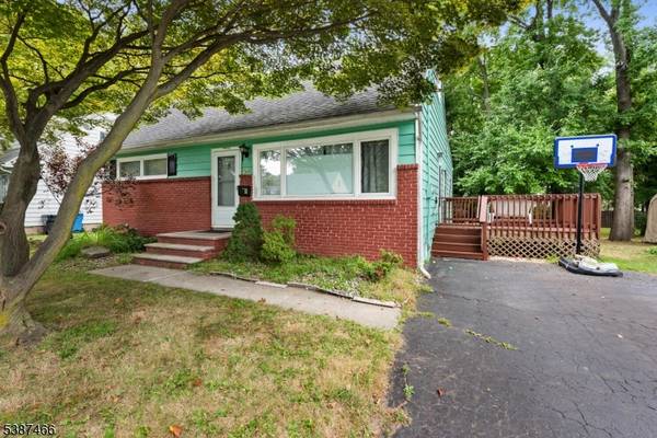 8 Kelly St, Metuchen Boro, NJ 08840