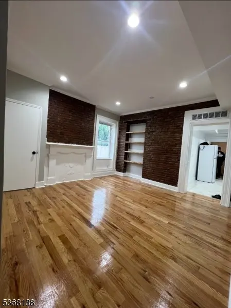 8 Elm St, Newark City, NJ 07102