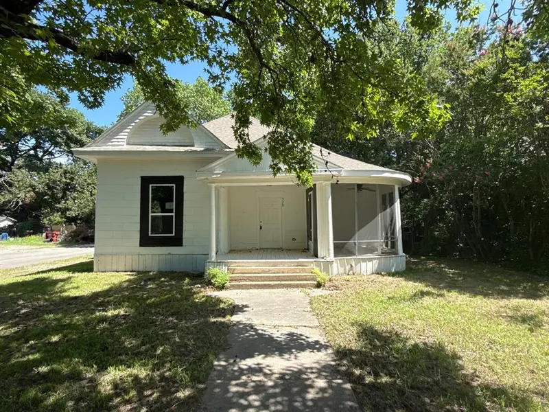 320 W 6th Street, Bonham, TX 75418