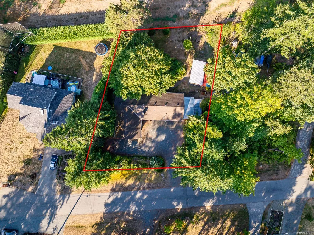 Black Creek, BC V9J 1A6,8837 HENDERSON Ave