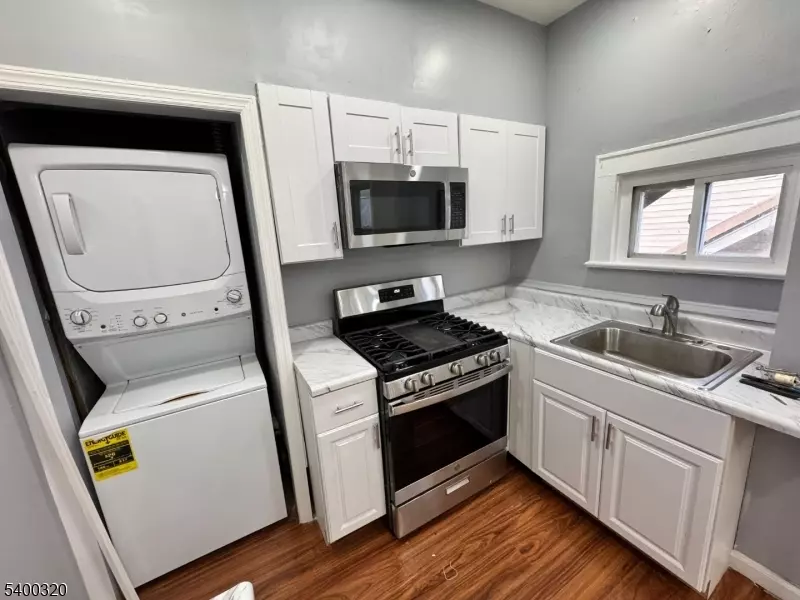 Newark City, NJ 07106,51 Poe Ave #3