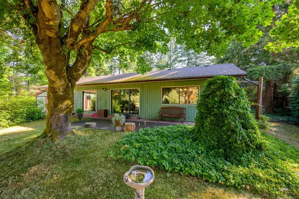 Black Creek, BC V9J 1A6,8837 HENDERSON Ave