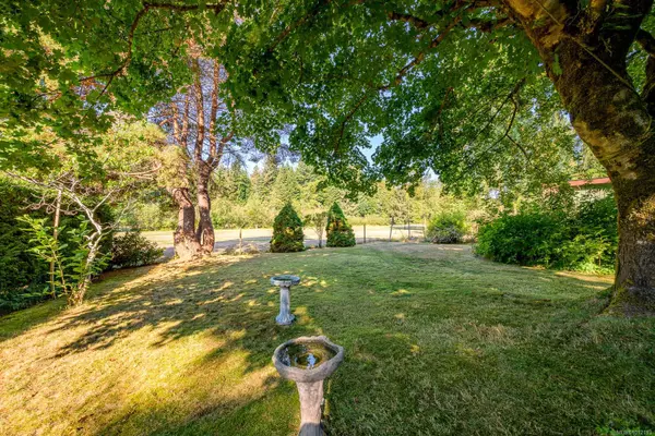 Black Creek, BC V9J 1A6,8837 HENDERSON Ave