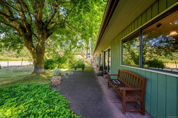 Black Creek, BC V9J 1A6,8837 HENDERSON Ave