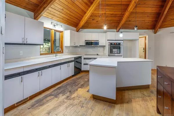 Qualicum Beach, BC V9K 2G2,505 Baylis Rd