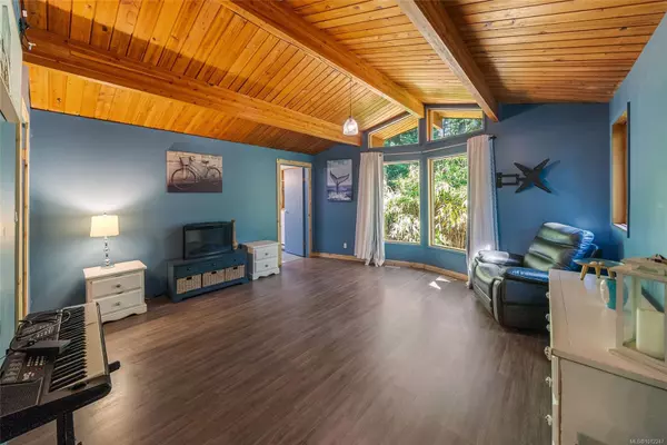 Qualicum Beach, BC V9K 2G2,505 Baylis Rd