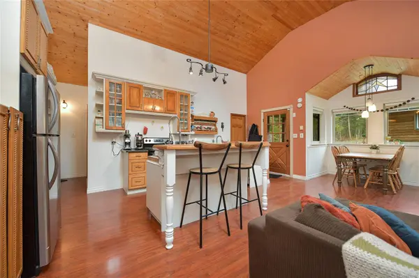 Qualicum Beach, BC V9K 2A6,300 BONSAI Pl