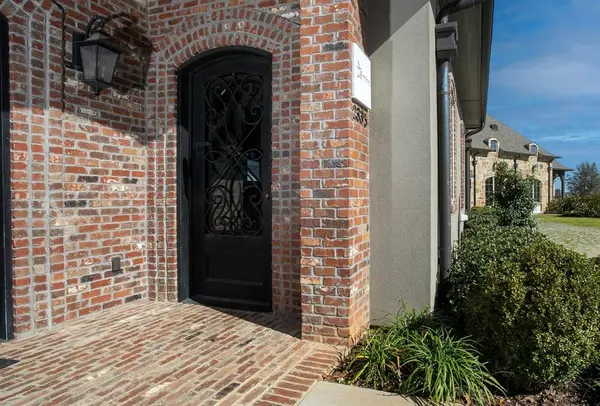 Tyler, TX 75703,2333 Dueling Oaks Drive