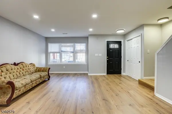 Newark City, NJ 07103,284 S 6th St