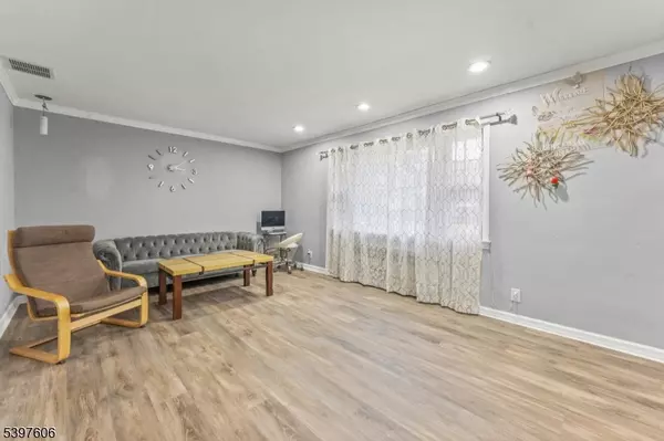 Clifton City, NJ 07013,54 Village Rd