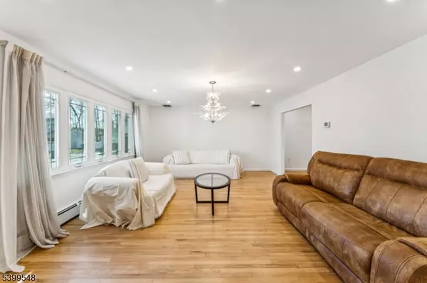 Woodbridge Twp., NJ 07067,8 Periwinkle Pl