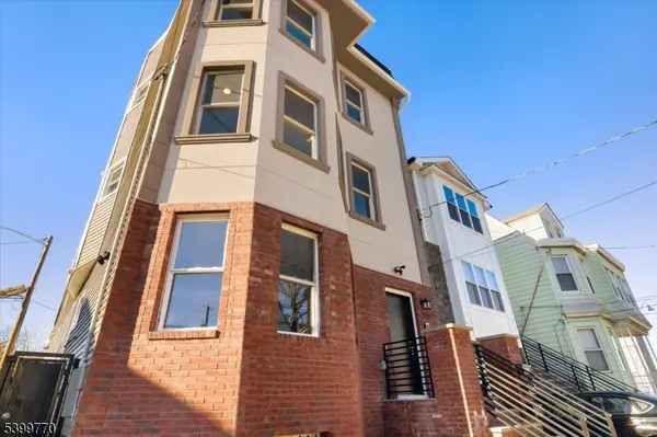 Newark City, NJ 07103,579 S 12Th St #1