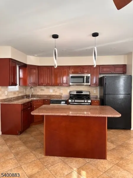 Elizabeth City, NJ 07201,31 Morrell St #2B