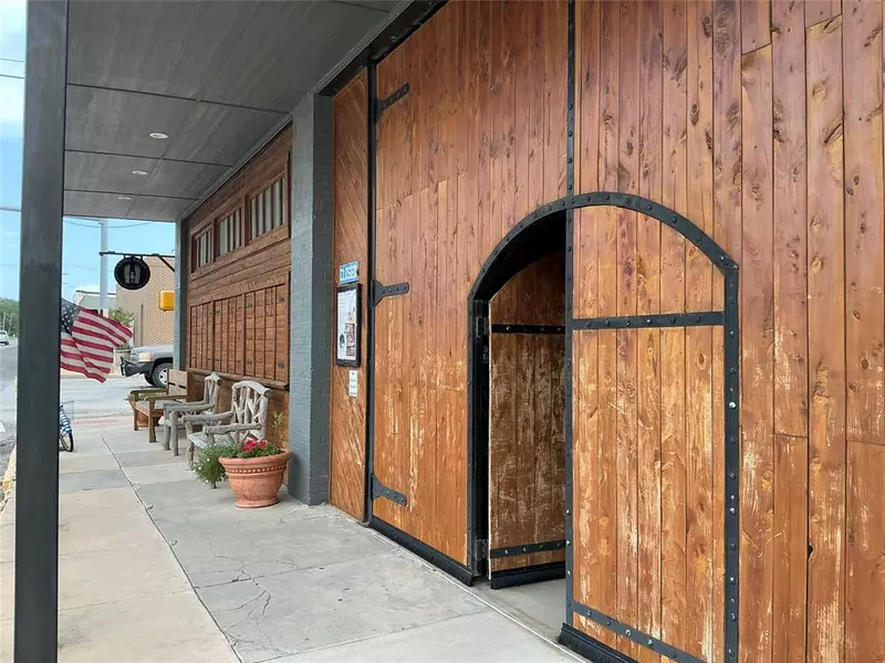 120 N Austin Street, Comanche, TX 76442