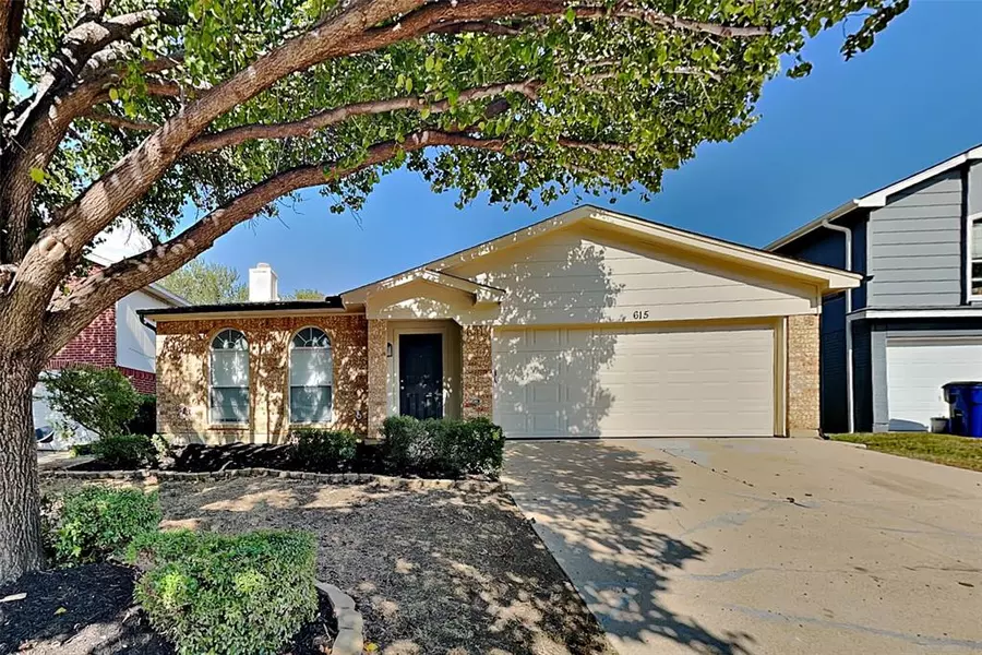 615 Hollyberry Drive, Mansfield, TX 76063