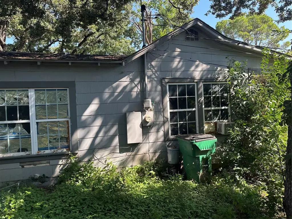 Fort Worth, TX 76112,2708 Meaders Avenue