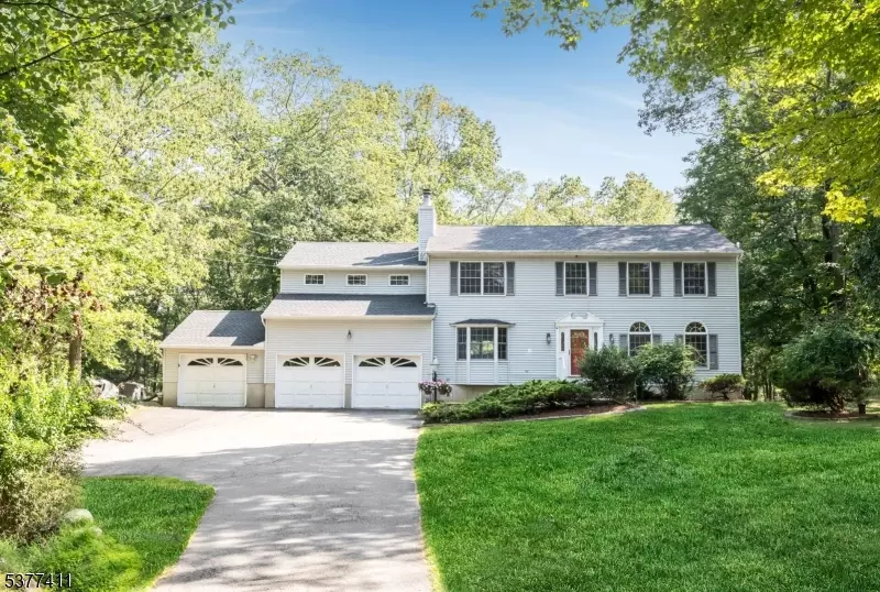 Hopatcong Boro, NJ 07821,9 PAPOOSE TRAIL