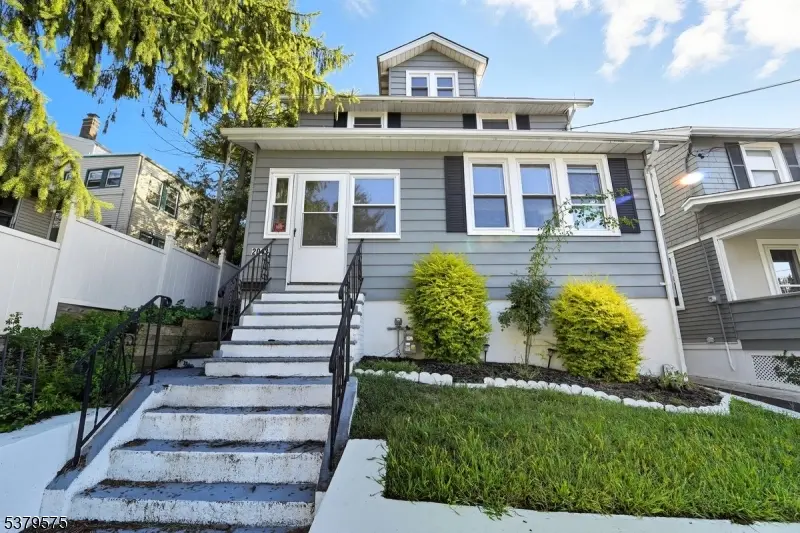 Maplewood Twp., NJ 07040,2043-2045 Ostwood Ter