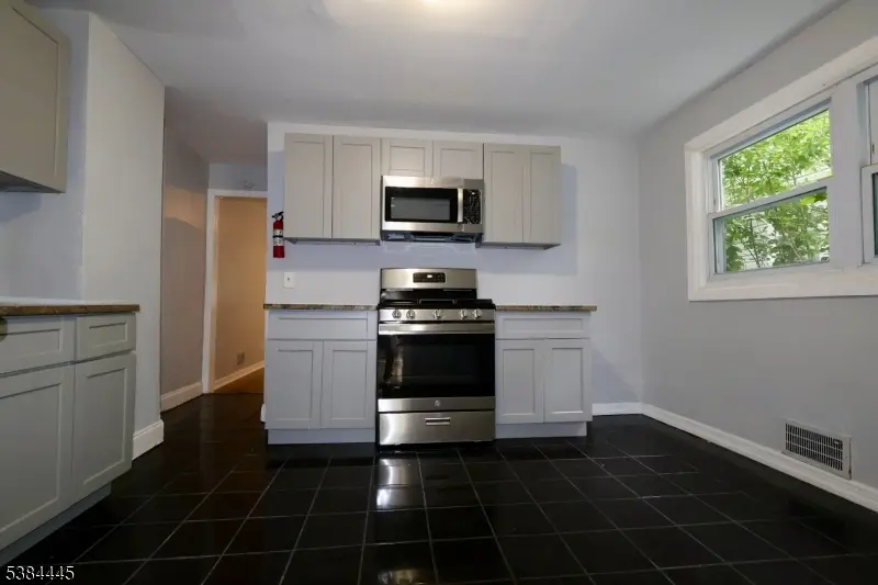 Newark City, NJ 07114,105 Hanford St #1