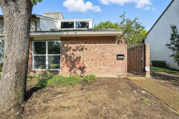 Dallas, TX 75243,9803 Smokefeather Lane