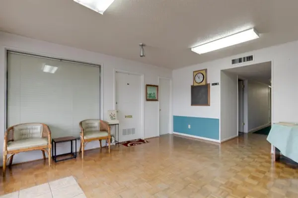 Pantego, TX 76013,3600 W Pioneer Parkway #6