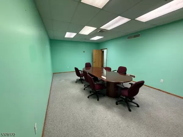 Phillipsburg Town, NJ 08865,372 S Main St