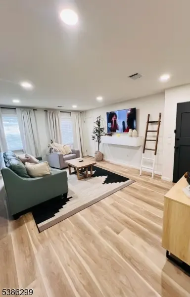 Union Twp., NJ 07088,15 Arcadia Pl #2