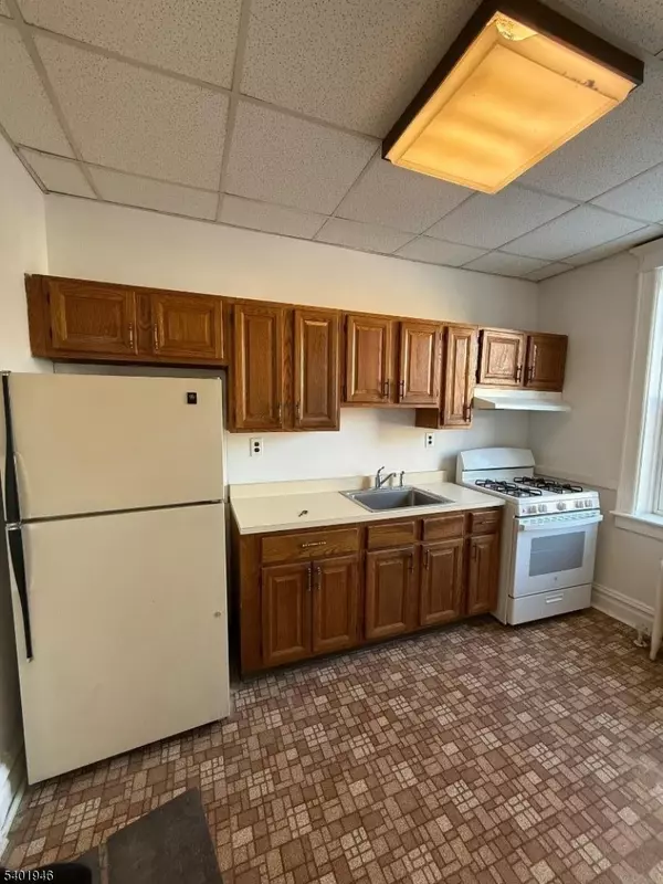 Cliffside Park Boro, NJ 07010,214 Lawton Ave #1